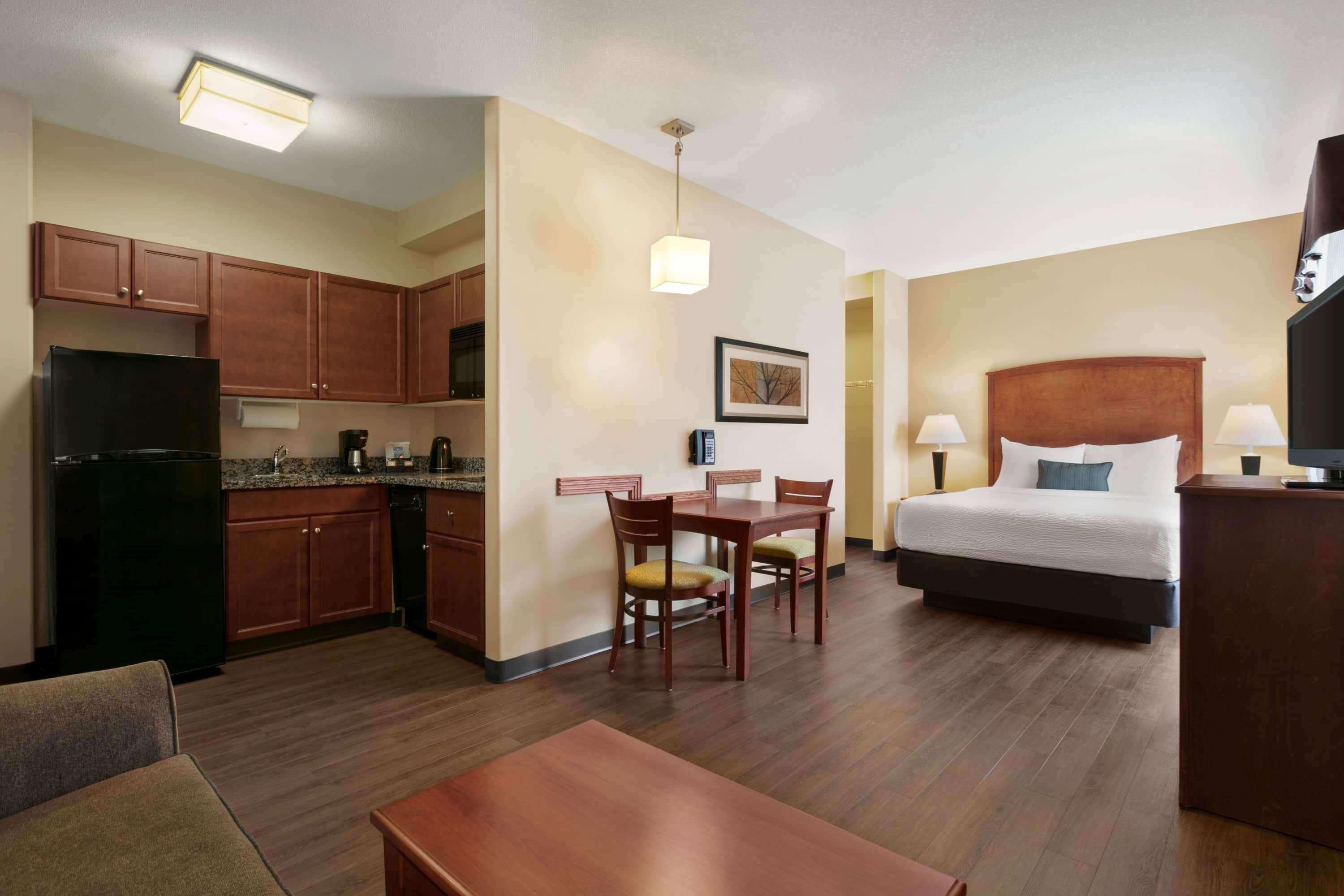 Days Inn & Suites By Wyndham Sherwood Park Edmonton Exteriör bild