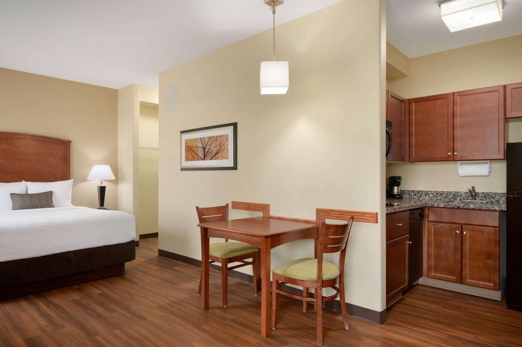 Days Inn & Suites By Wyndham Sherwood Park Edmonton Exteriör bild
