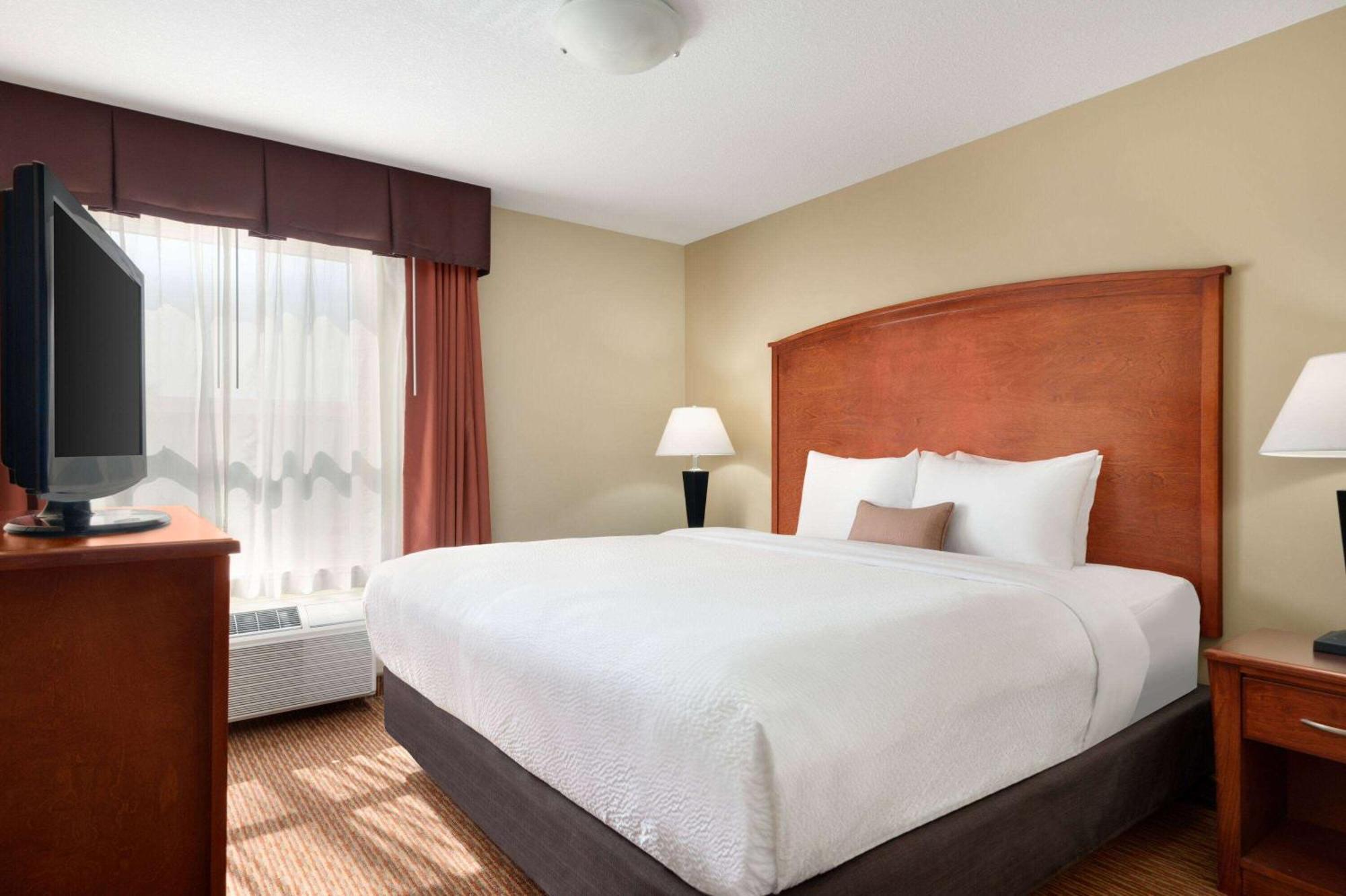 Days Inn & Suites By Wyndham Sherwood Park Edmonton Exteriör bild