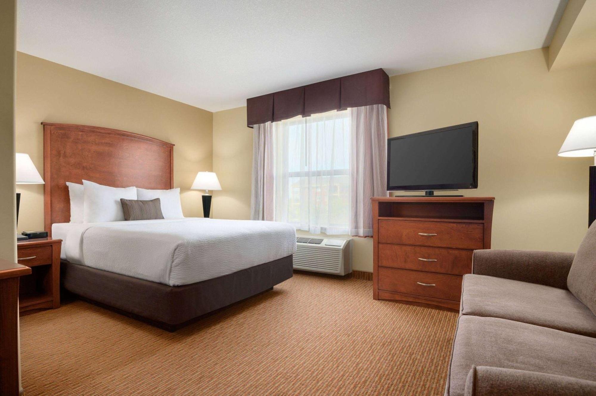 Days Inn & Suites By Wyndham Sherwood Park Edmonton Exteriör bild