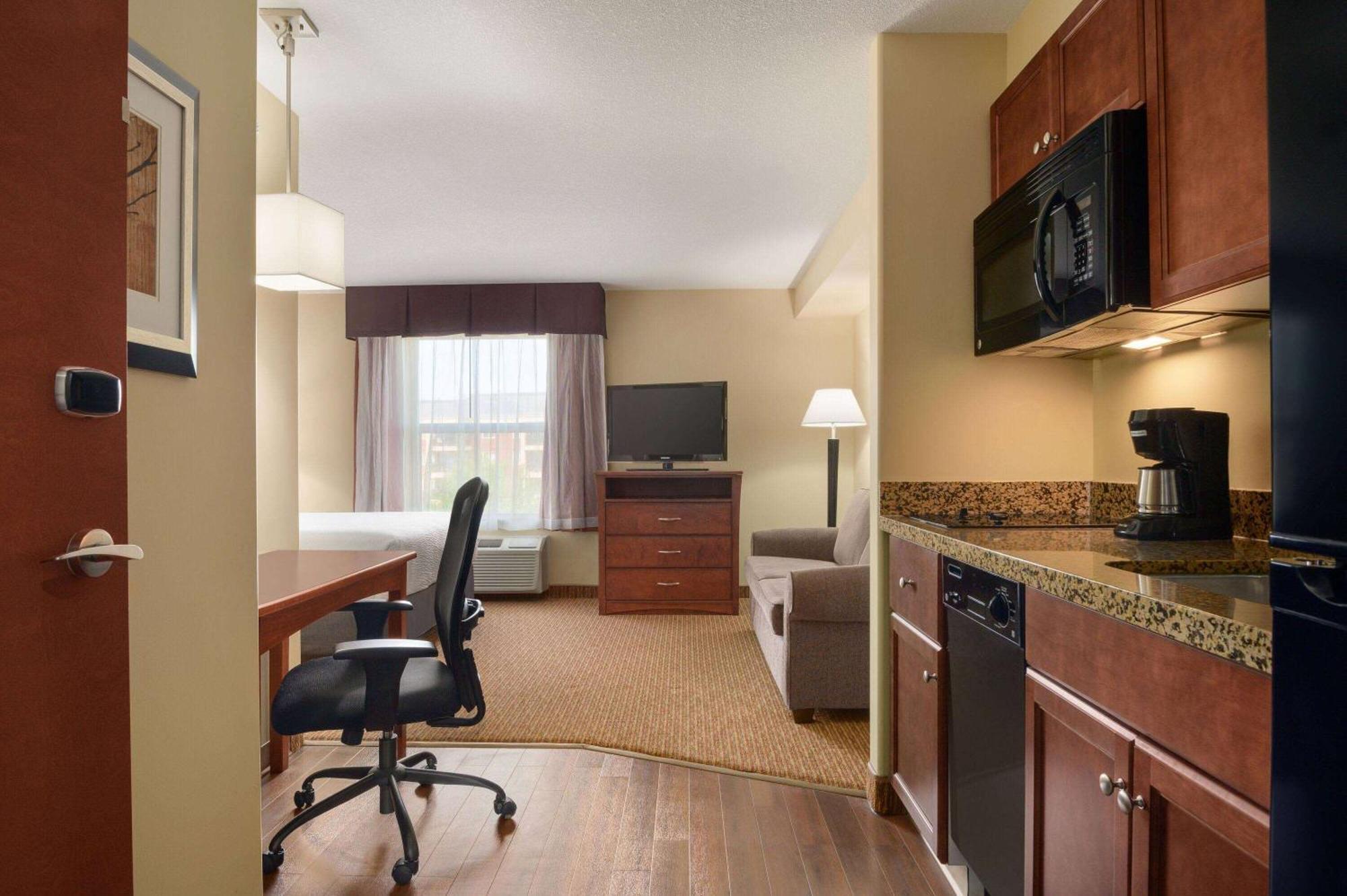Days Inn & Suites By Wyndham Sherwood Park Edmonton Exteriör bild
