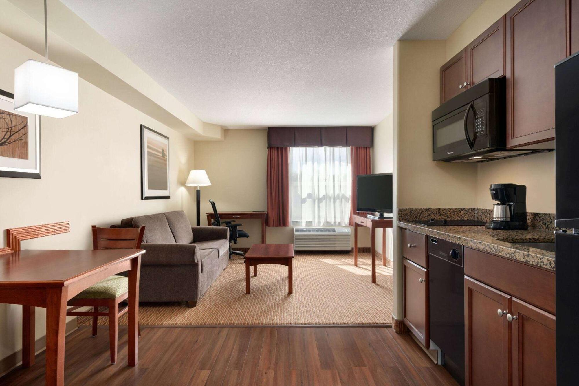 Days Inn & Suites By Wyndham Sherwood Park Edmonton Exteriör bild