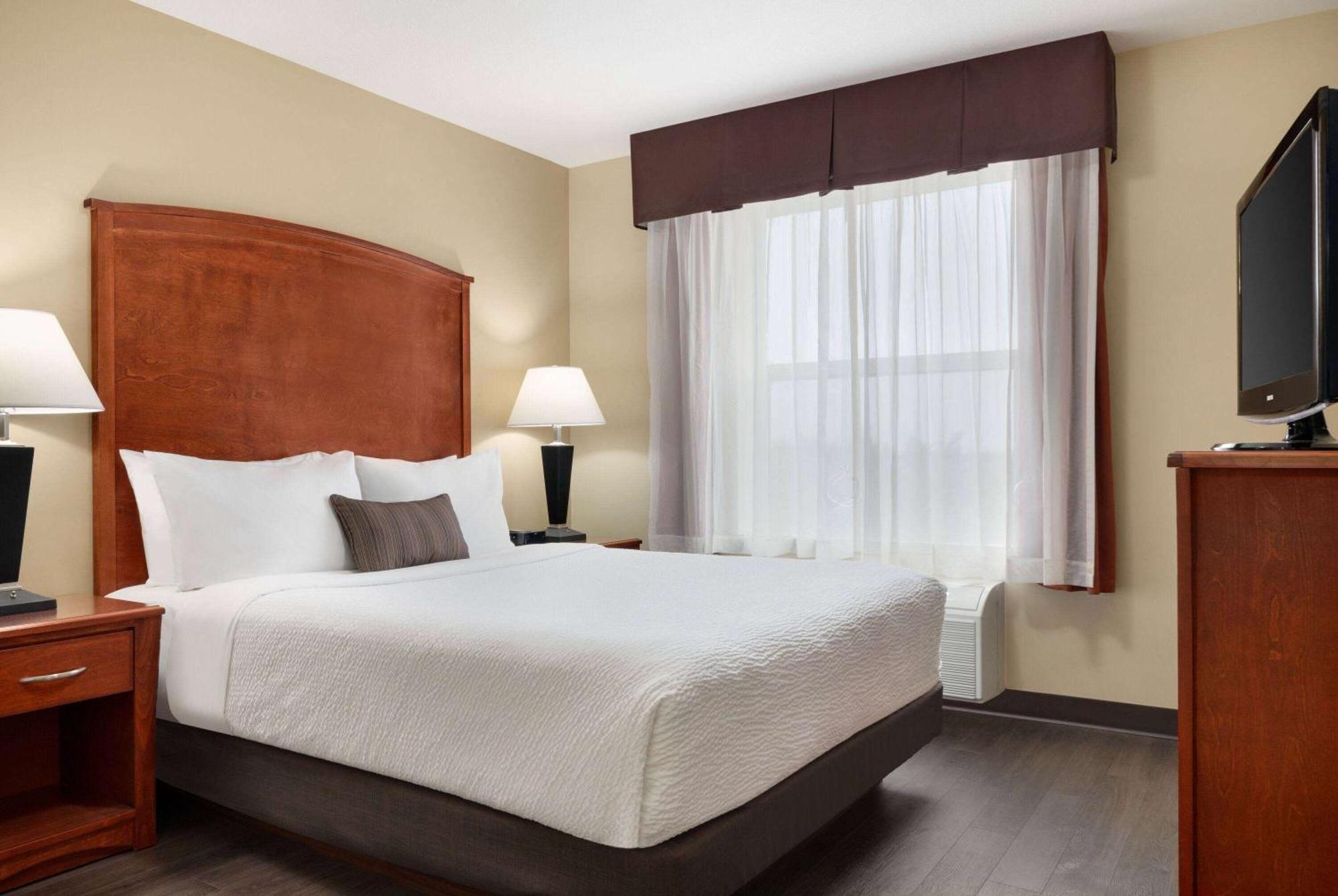 Days Inn & Suites By Wyndham Sherwood Park Edmonton Exteriör bild