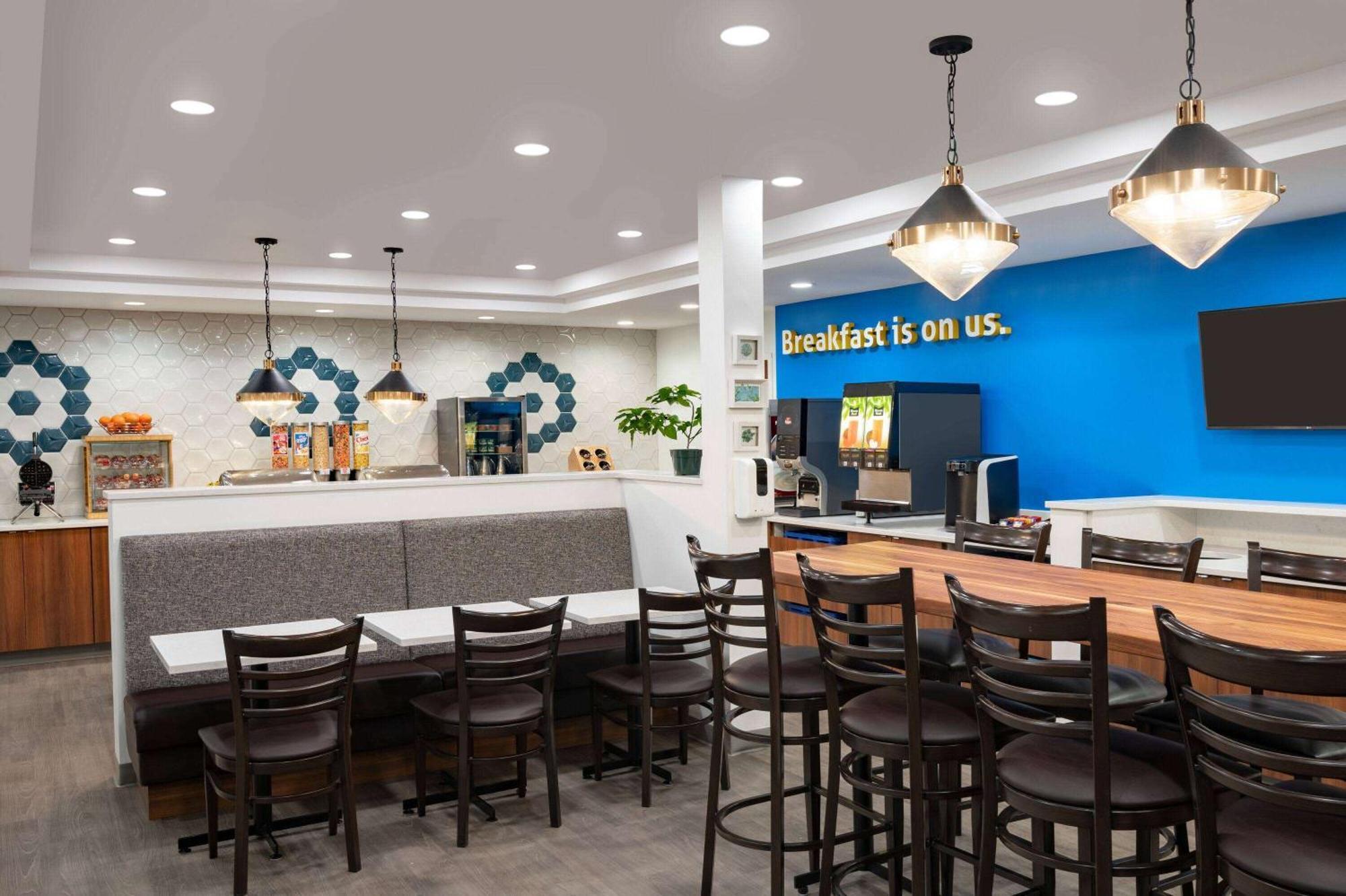 Days Inn & Suites By Wyndham Sherwood Park Edmonton Exteriör bild